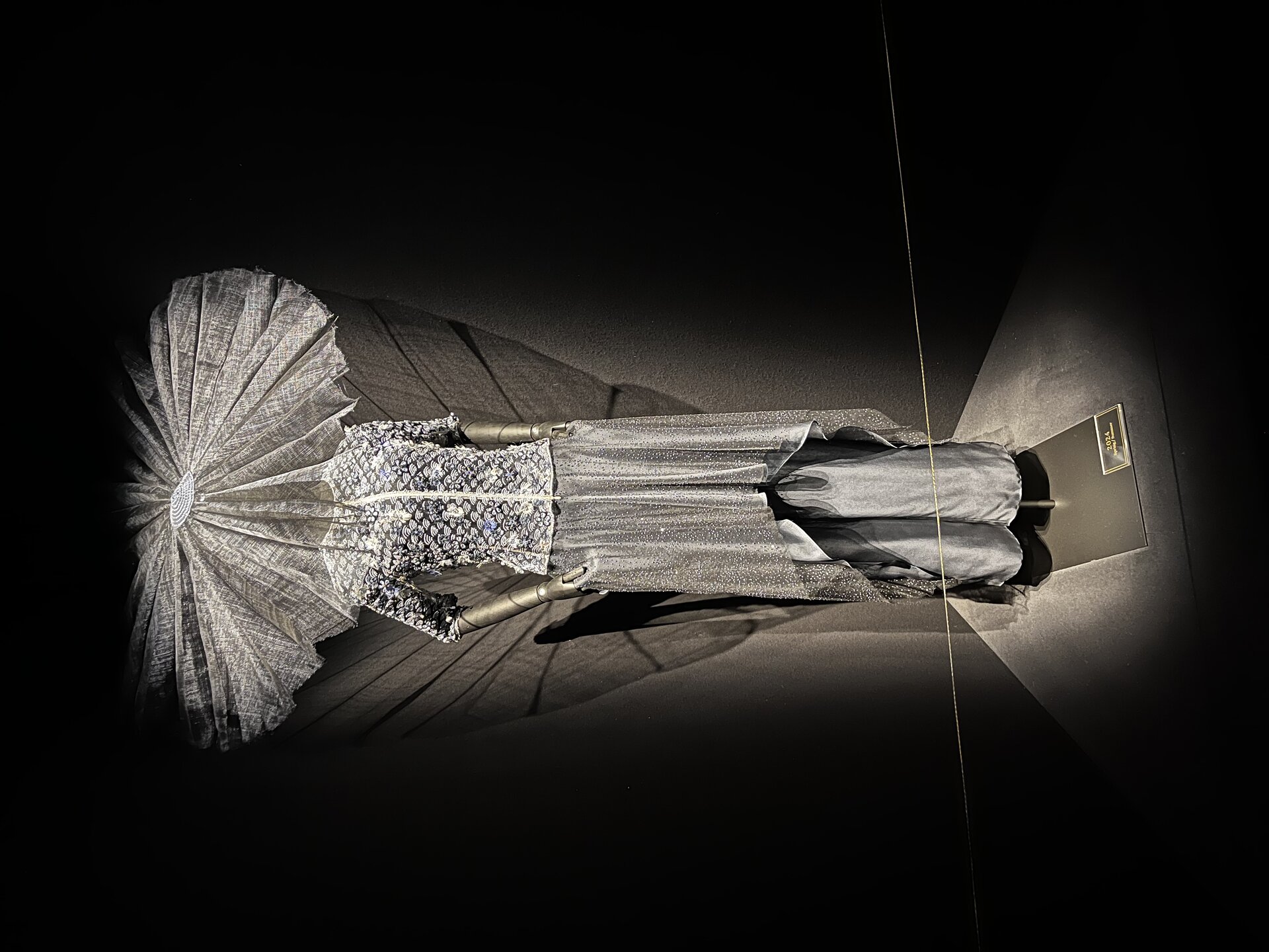 Kleid in Armani / Silos Museum